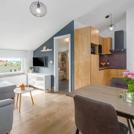 Apartment Traumhaftes Mit Meerblick Und Privatem Balkon - Nur 250 Meter Zum Porec